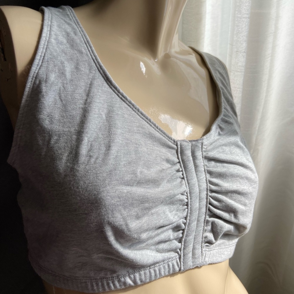 46 fruit of the loom grey front closure bra NWOT